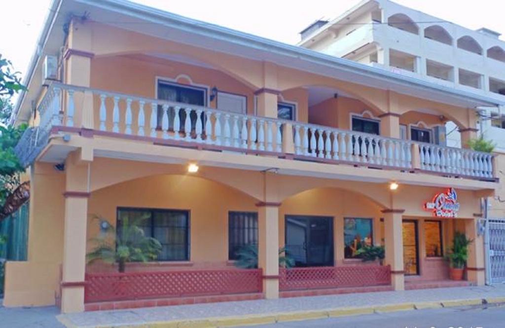 Uw Oasis Hotel La Ceiba Esterno foto
