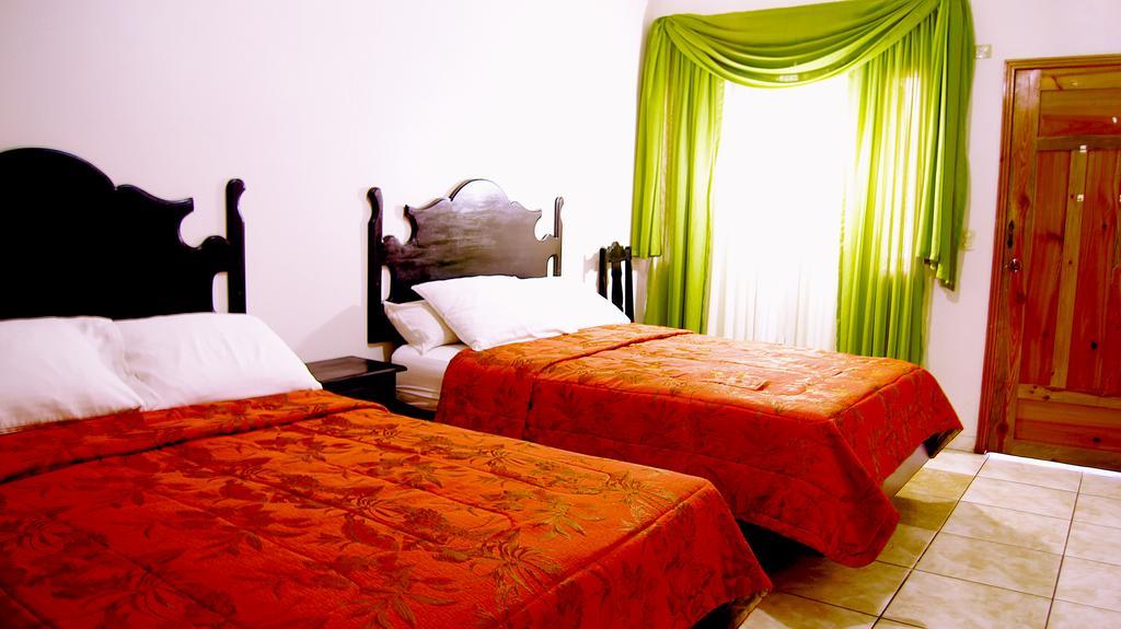 Uw Oasis Hotel La Ceiba Camera foto
