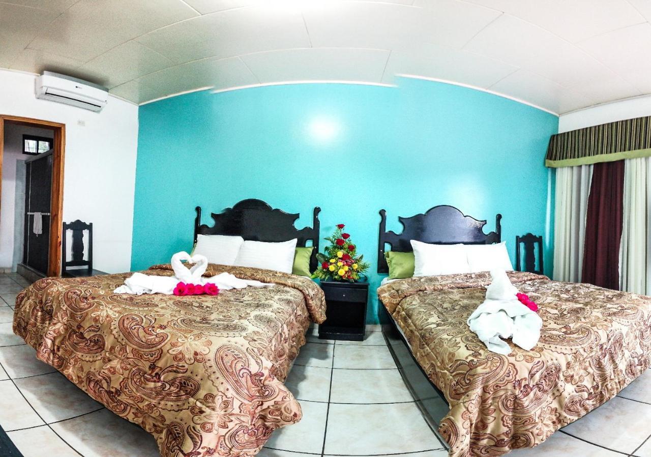 Uw Oasis Hotel La Ceiba Esterno foto