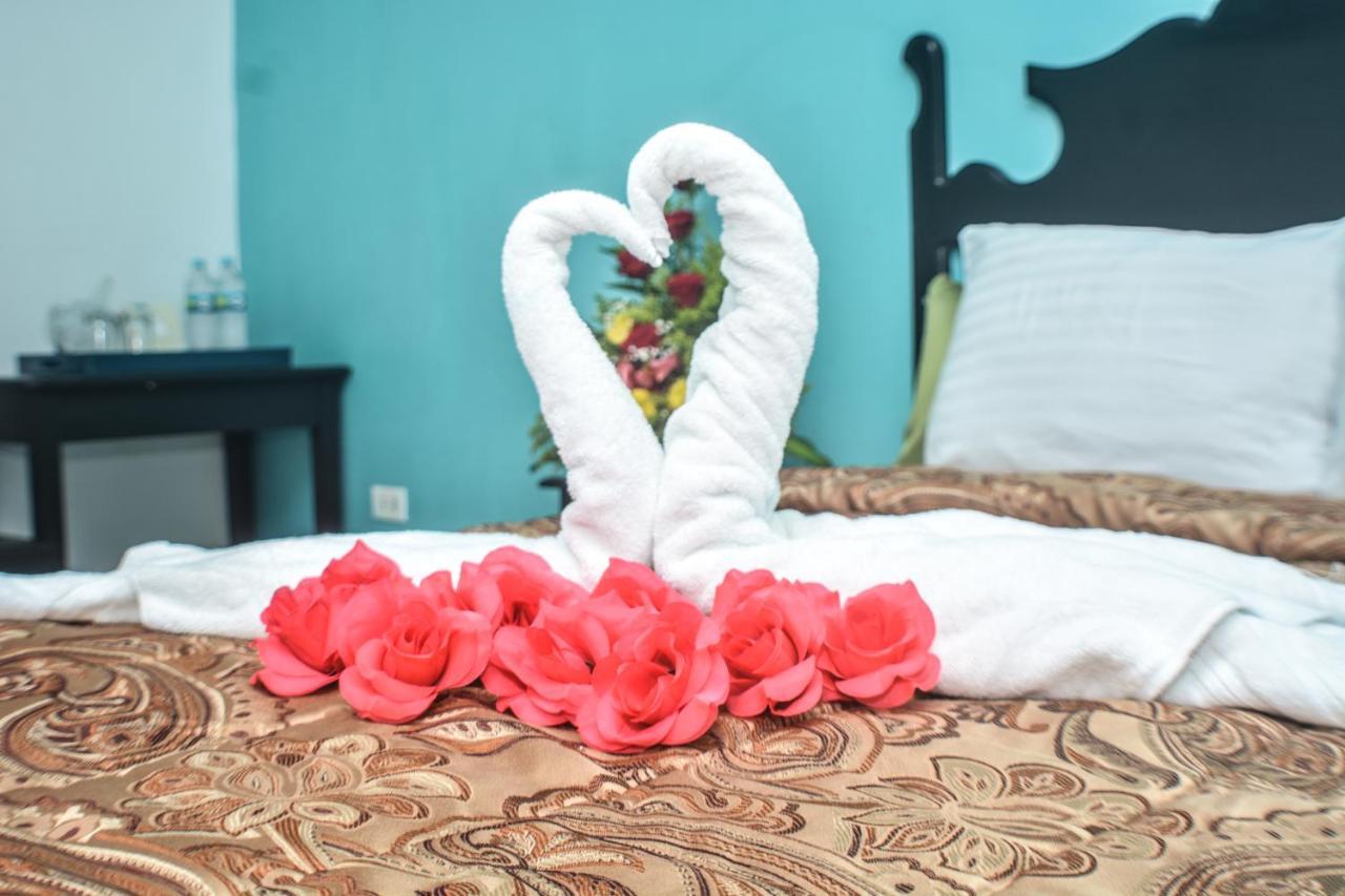 Uw Oasis Hotel La Ceiba Esterno foto